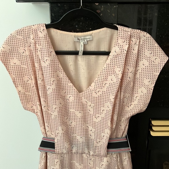 BCBG Mini-dress with cinched elastic belt waist, size S - Picture 2 of 7
